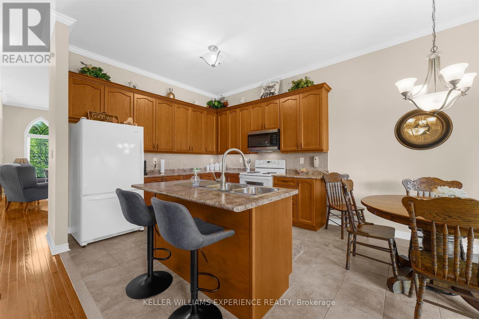 40 Collier Crescent, Essa, Ontario  L3W 0M6 - Photo 16 - N12219311