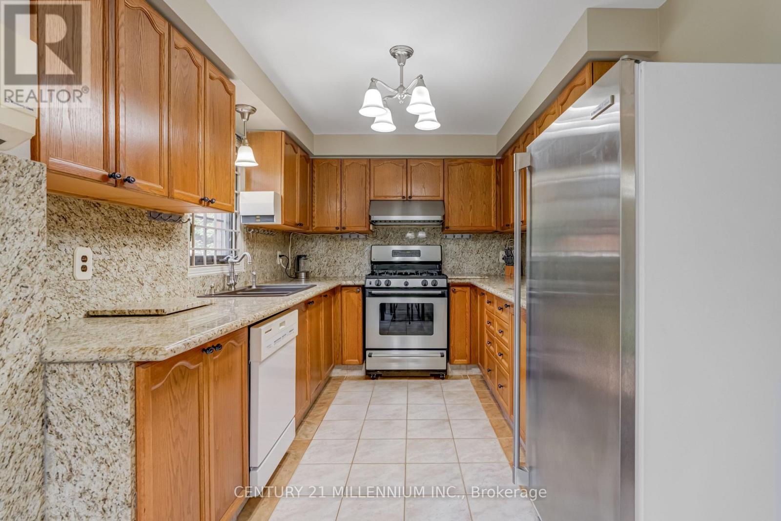10 Phelps Drive, Brampton (Northwood Park), Ontario  L6X 3V5 - Photo 10 - W12219393