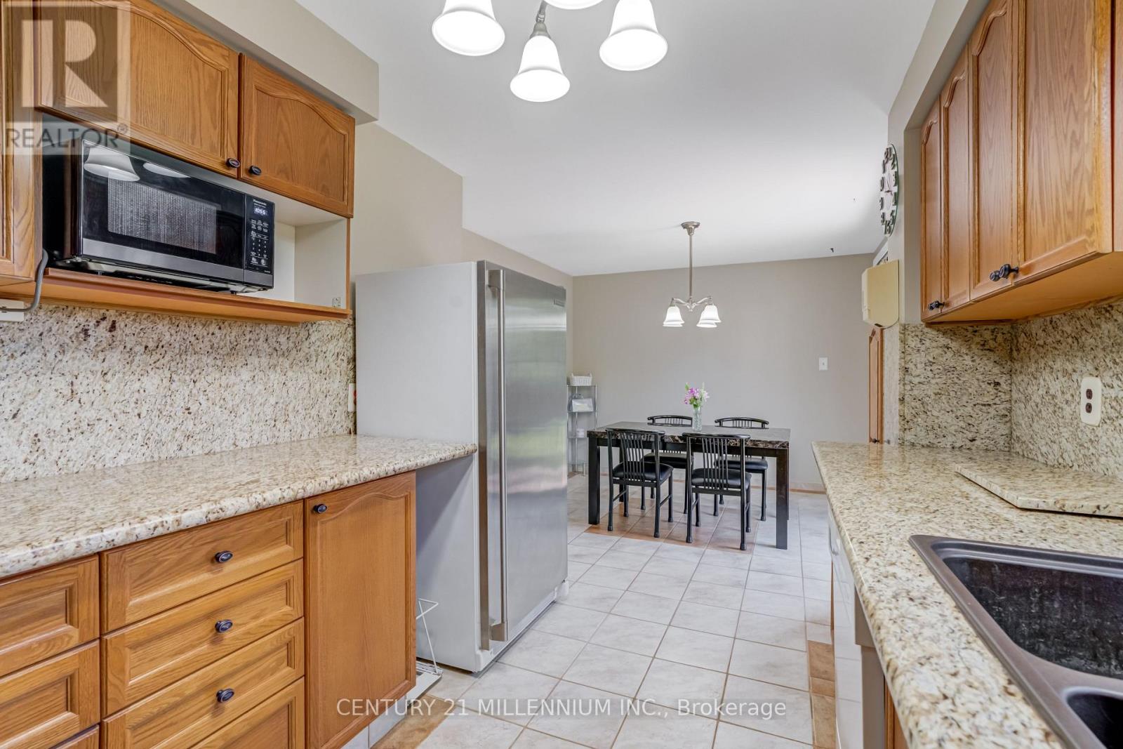 10 Phelps Drive, Brampton (Northwood Park), Ontario  L6X 3V5 - Photo 11 - W12219393