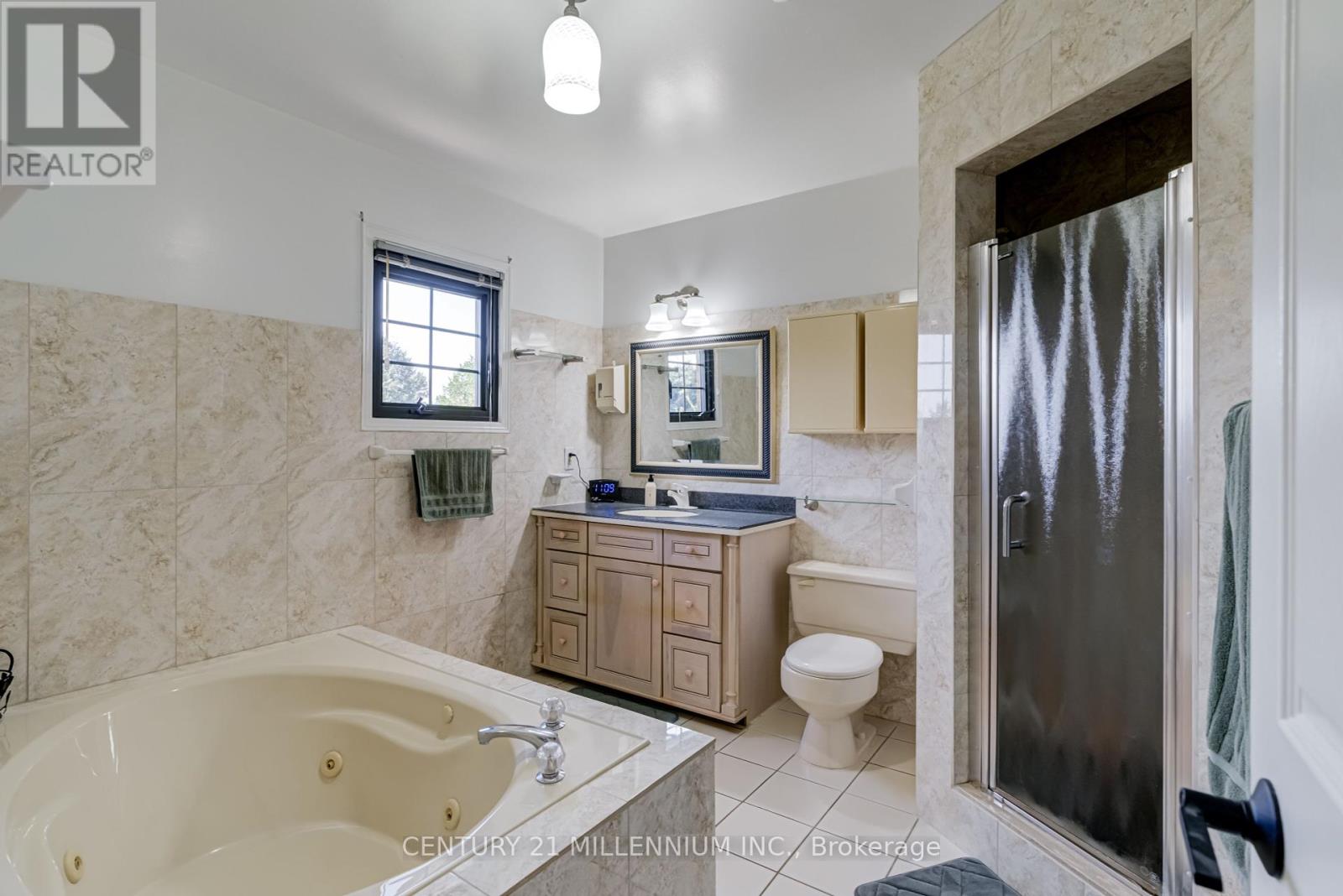 10 Phelps Drive, Brampton (Northwood Park), Ontario  L6X 3V5 - Photo 21 - W12219393