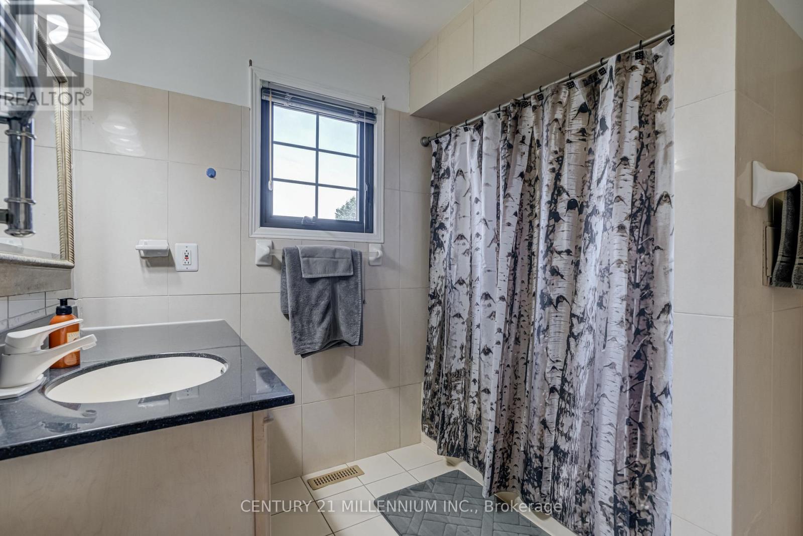 10 Phelps Drive, Brampton (Northwood Park), Ontario  L6X 3V5 - Photo 25 - W12219393