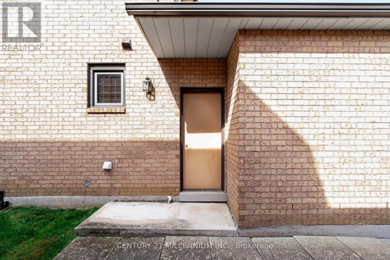 10 Phelps Drive, Brampton (Northwood Park), Ontario  L6X 3V5 - Photo 32 - W12219393