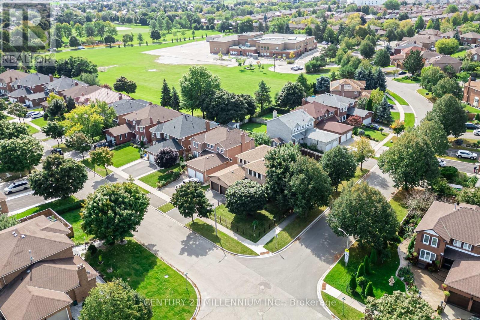 10 Phelps Drive, Brampton (Northwood Park), Ontario  L6X 3V5 - Photo 40 - W12219393