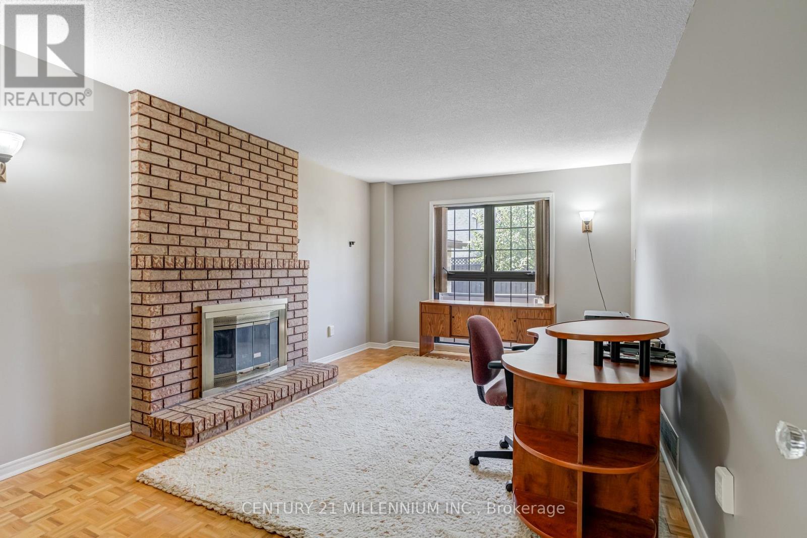 10 Phelps Drive, Brampton (Northwood Park), Ontario  L6X 3V5 - Photo 7 - W12219393