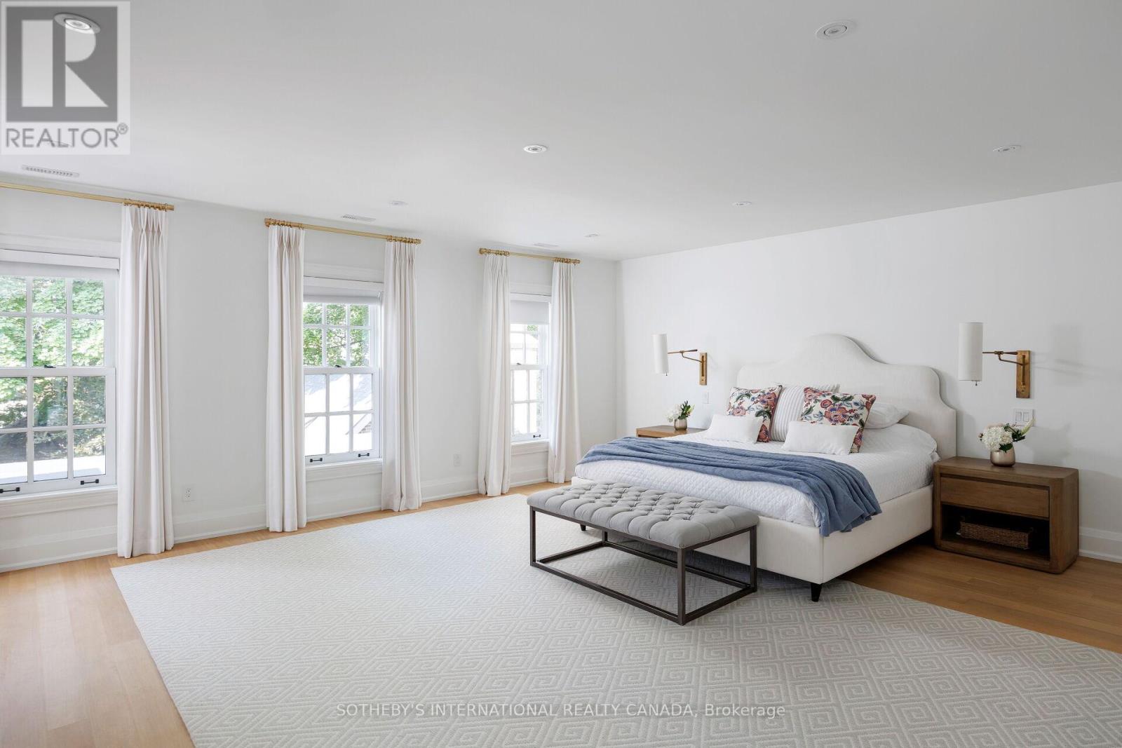 16 Kingscourt Drive, Toronto (Kingsway South), Ontario  M8X 2P6 - Photo 21 - W12219208