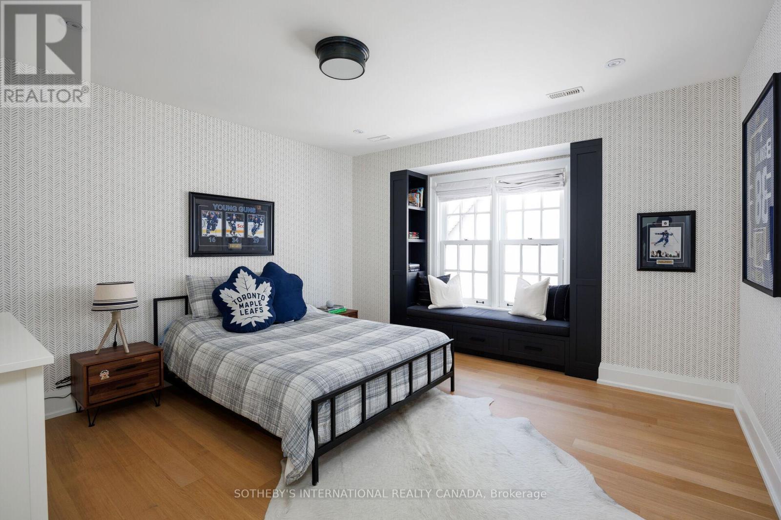 16 Kingscourt Drive, Toronto (Kingsway South), Ontario  M8X 2P6 - Photo 24 - W12219208