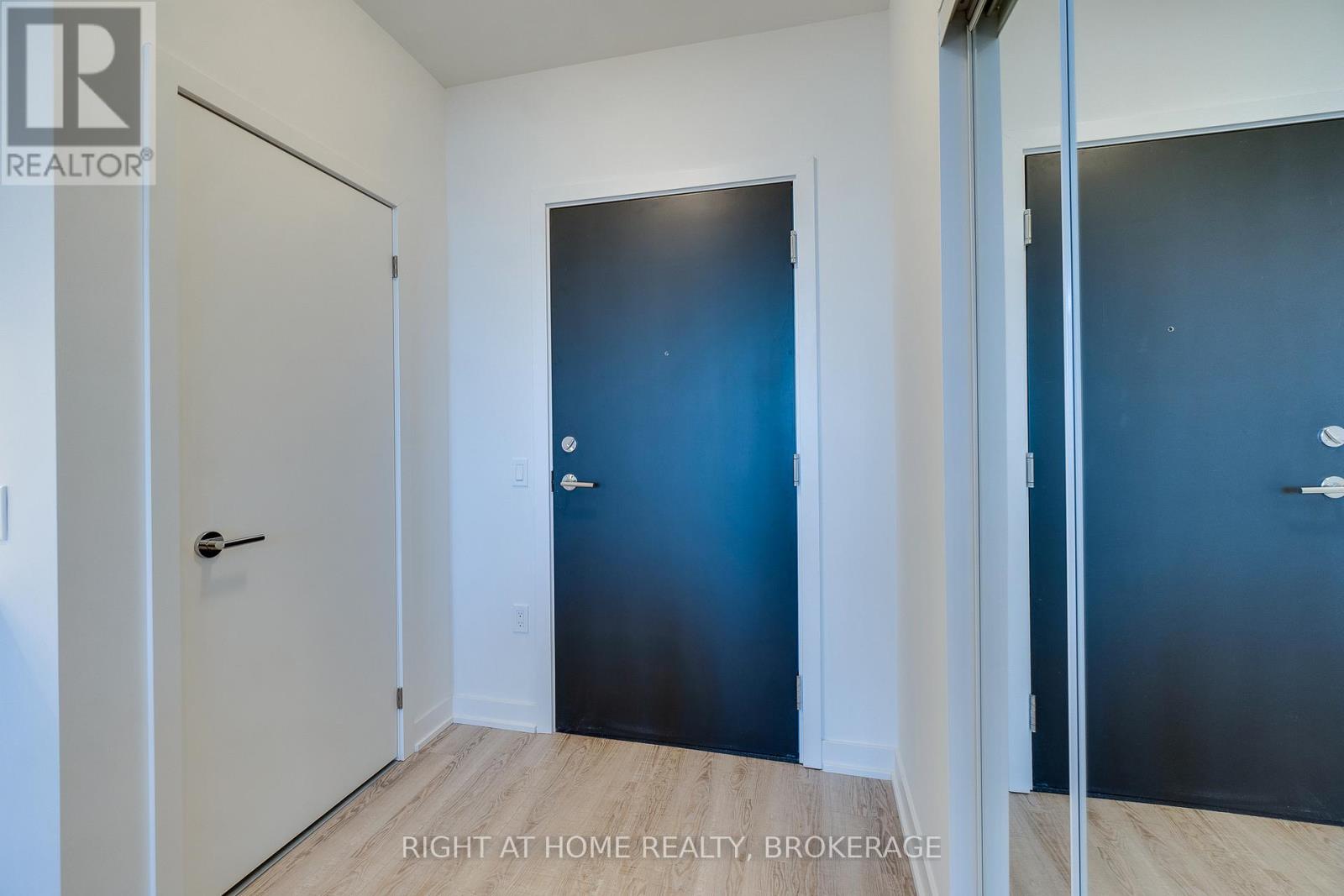 724 - 250 Lawrence Avenue W, Toronto (Lawrence Park North), Ontario  M5M 1B1 - Photo 5 - C12201394