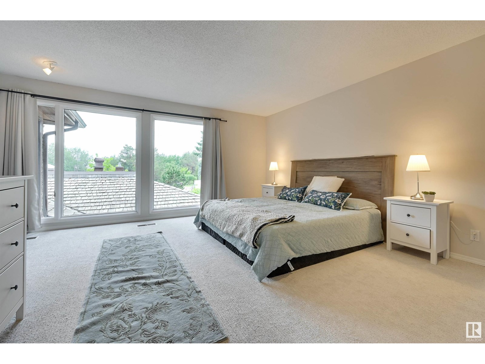 Property at 188 QUESNELL CR NW image 2