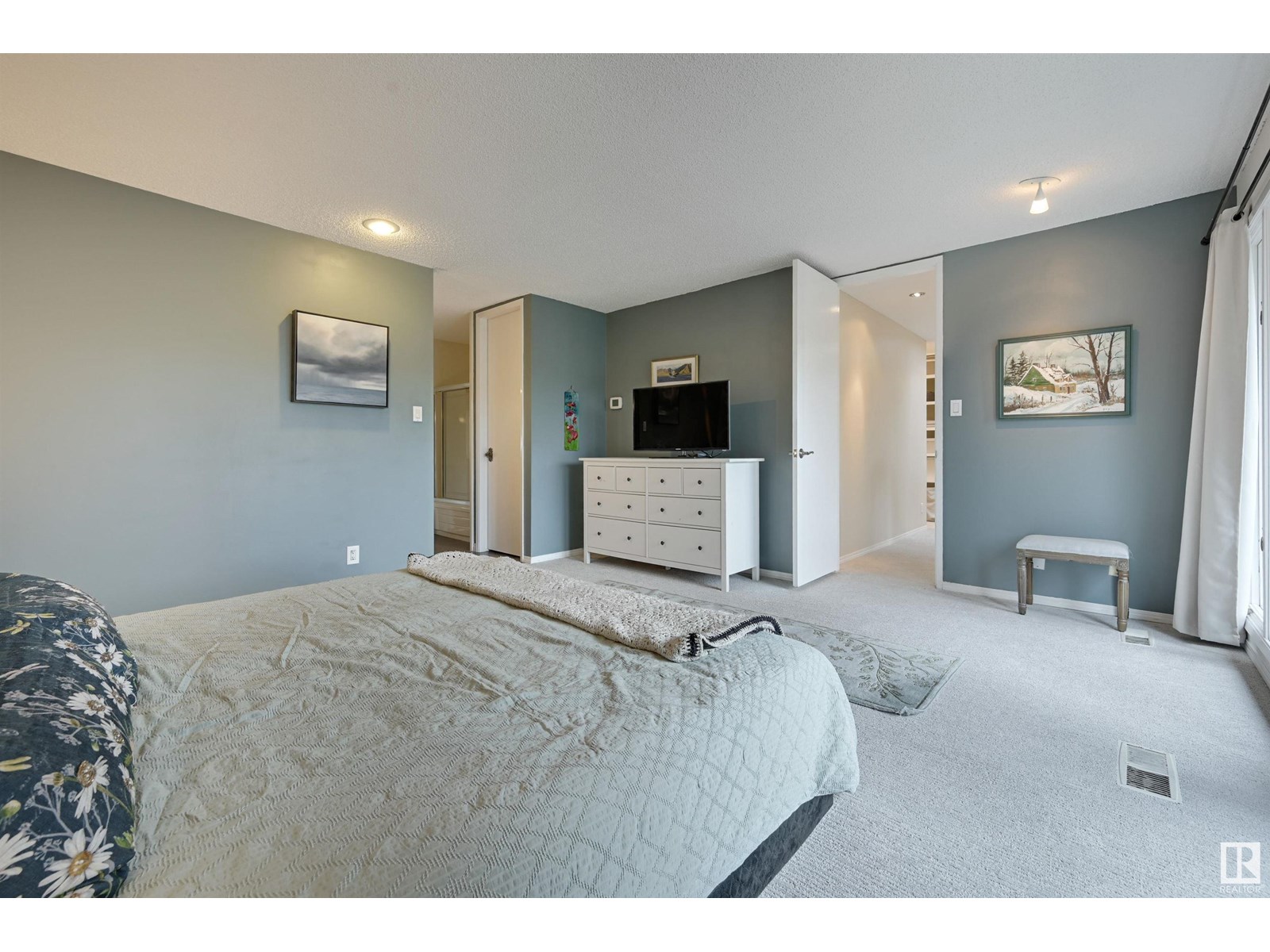 Property at 188 QUESNELL CR NW image 3