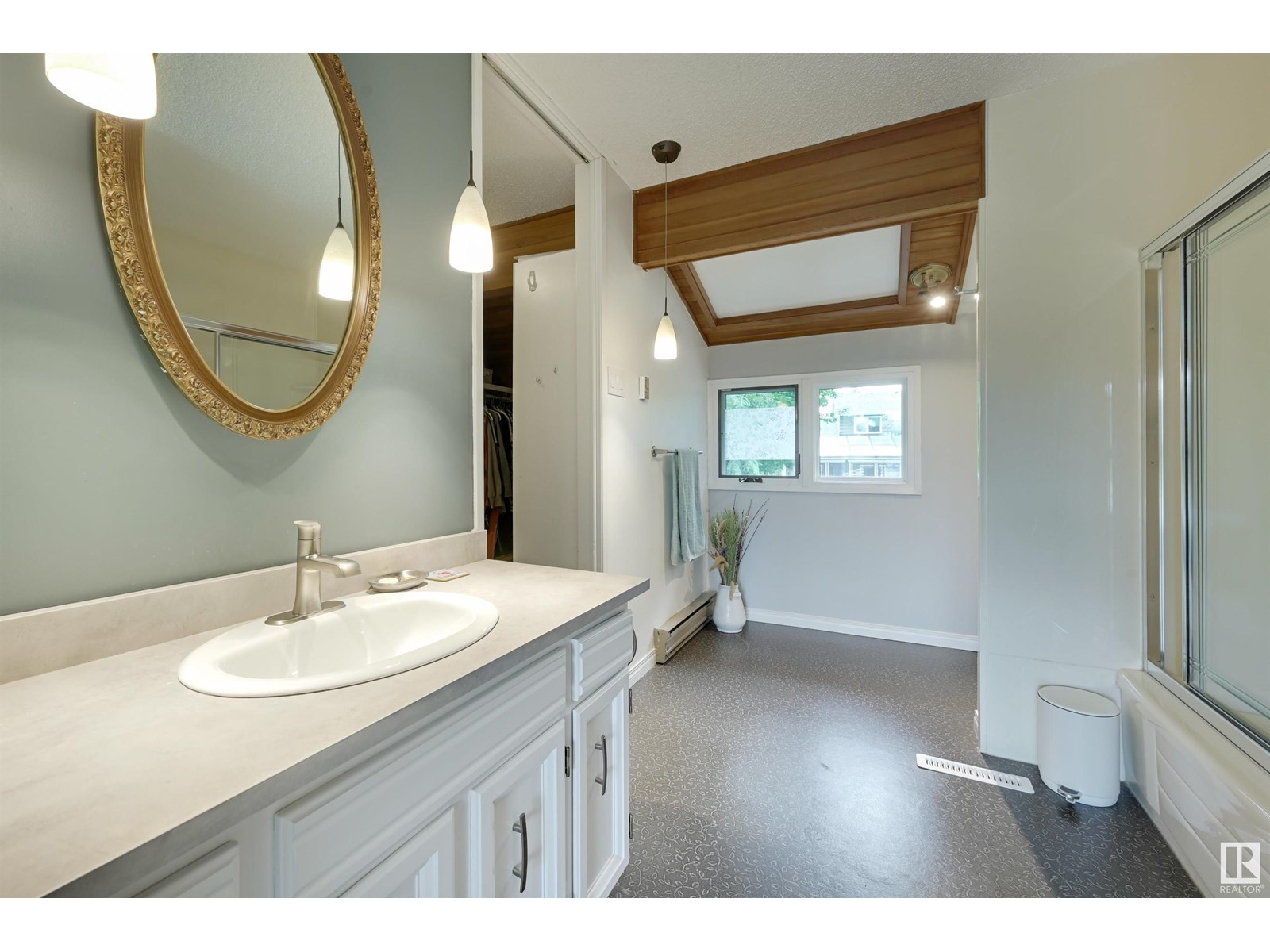 Property at 188 QUESNELL CR NW image 4