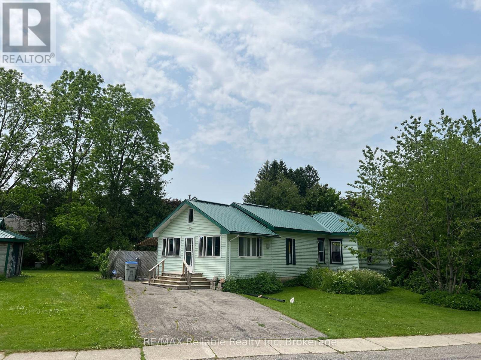 83 North Street S, Central Huron, Ontario  N0M 1L0 - Photo 4 - X12216732
