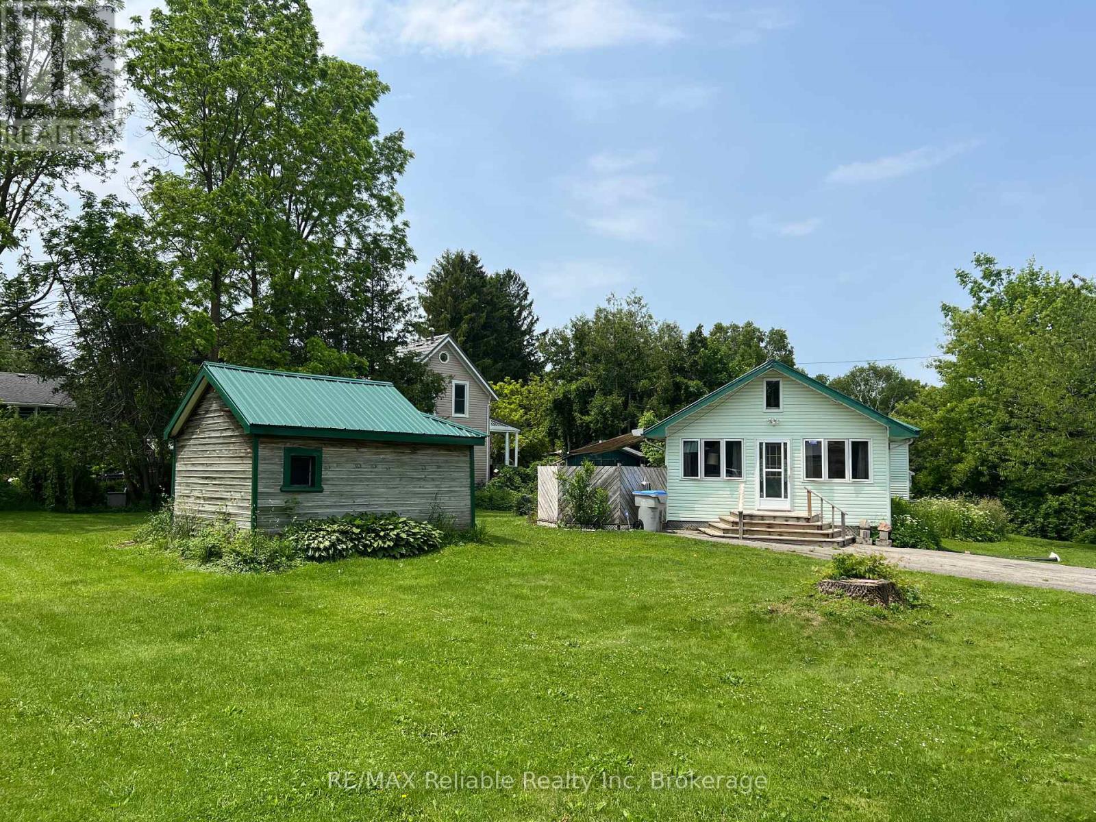 83 North Street S, Central Huron, Ontario  N0M 1L0 - Photo 5 - X12216732