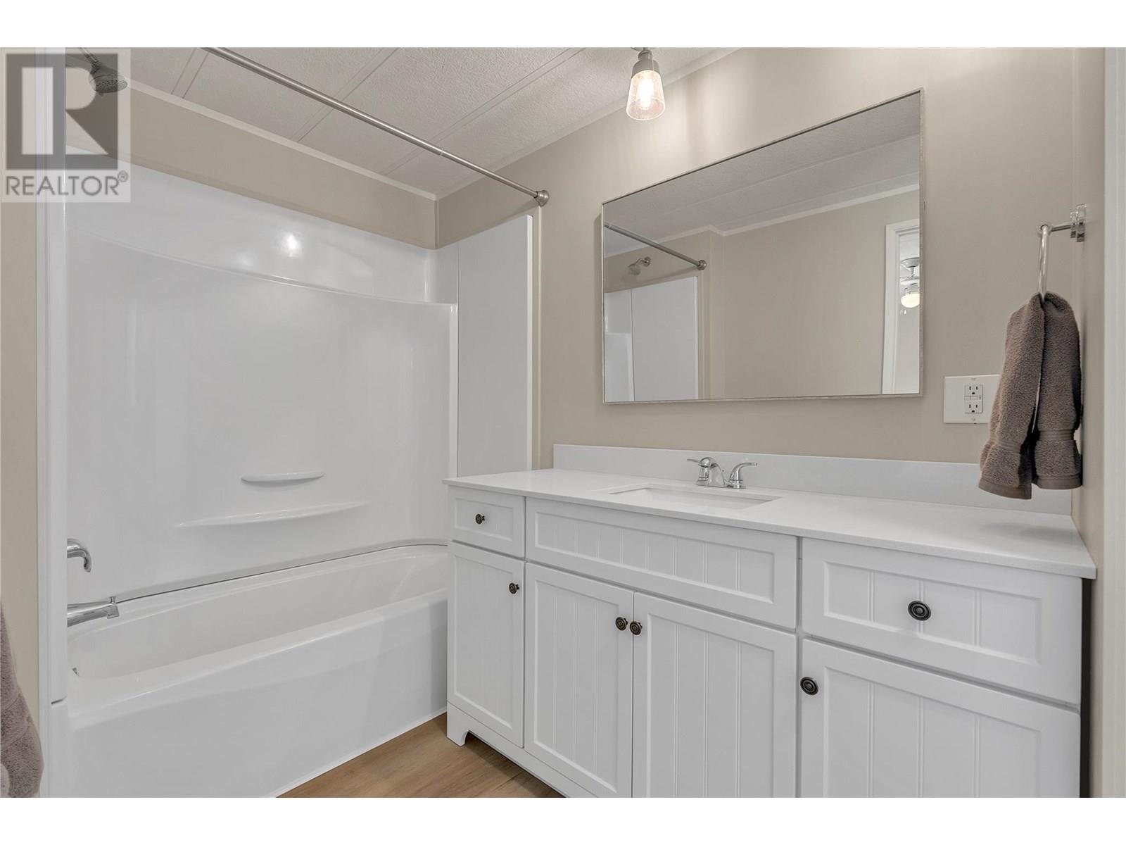 1701 Penticton Avenue Unit# 305, Penticton, British Columbia  V2A 2N5 - Photo 11 - 10352078
