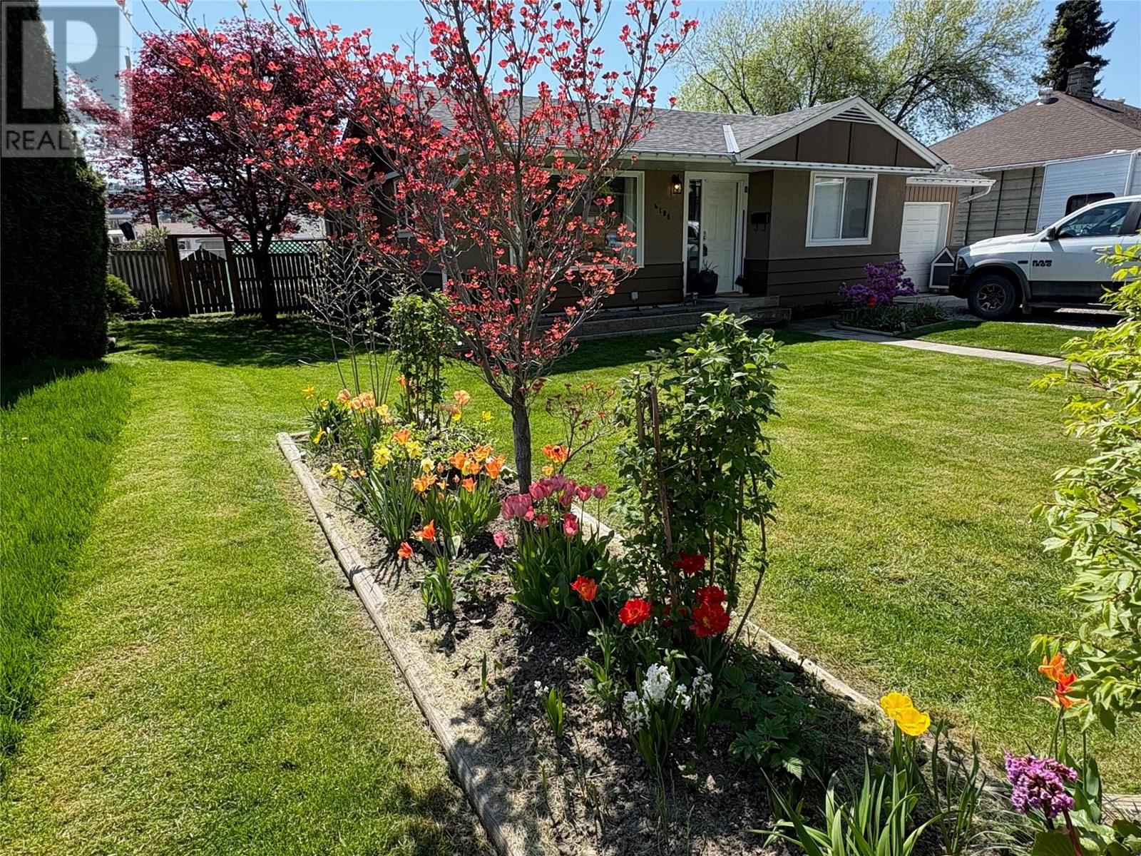 Property at 4106 28 Avenue image 4