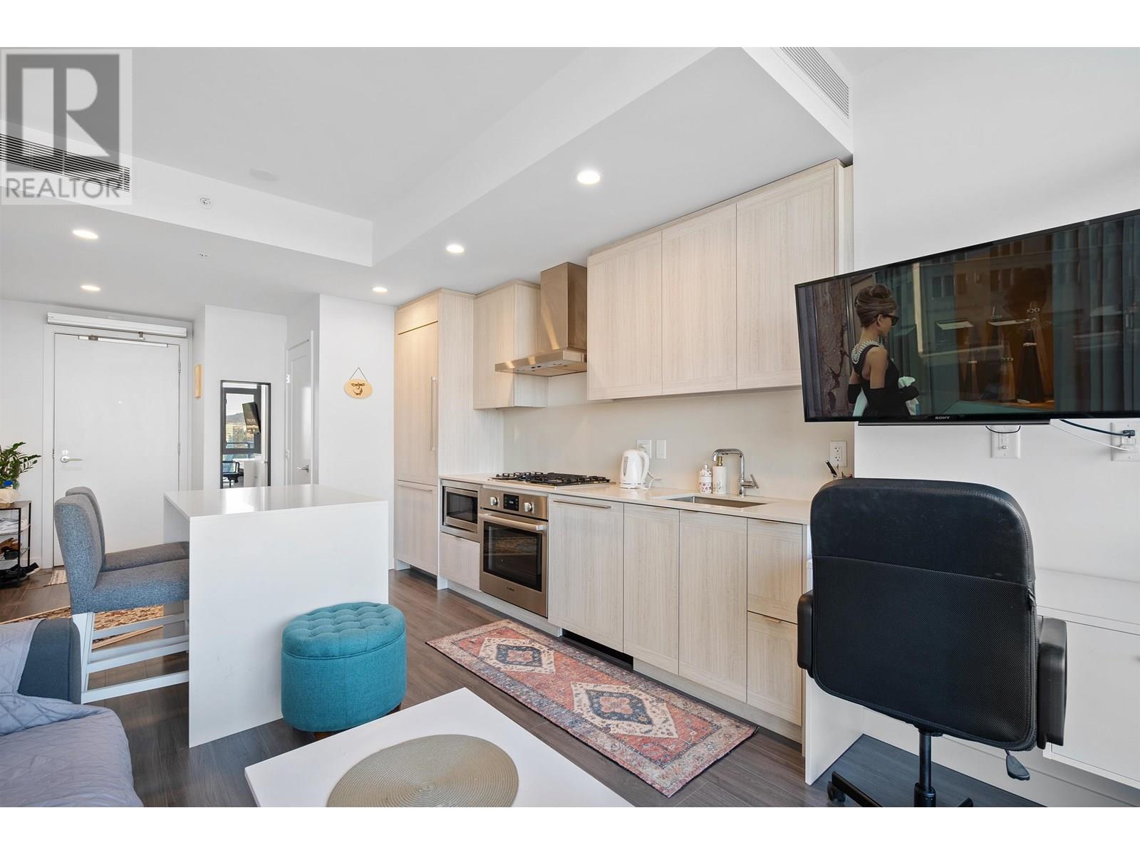 Listing Picture 10 of 22 : 2303 2351 BETA AVENUE, Burnaby / 本拿比 - 魯藝地產 Yvonne Lu Group - MLS Medallion Club Member