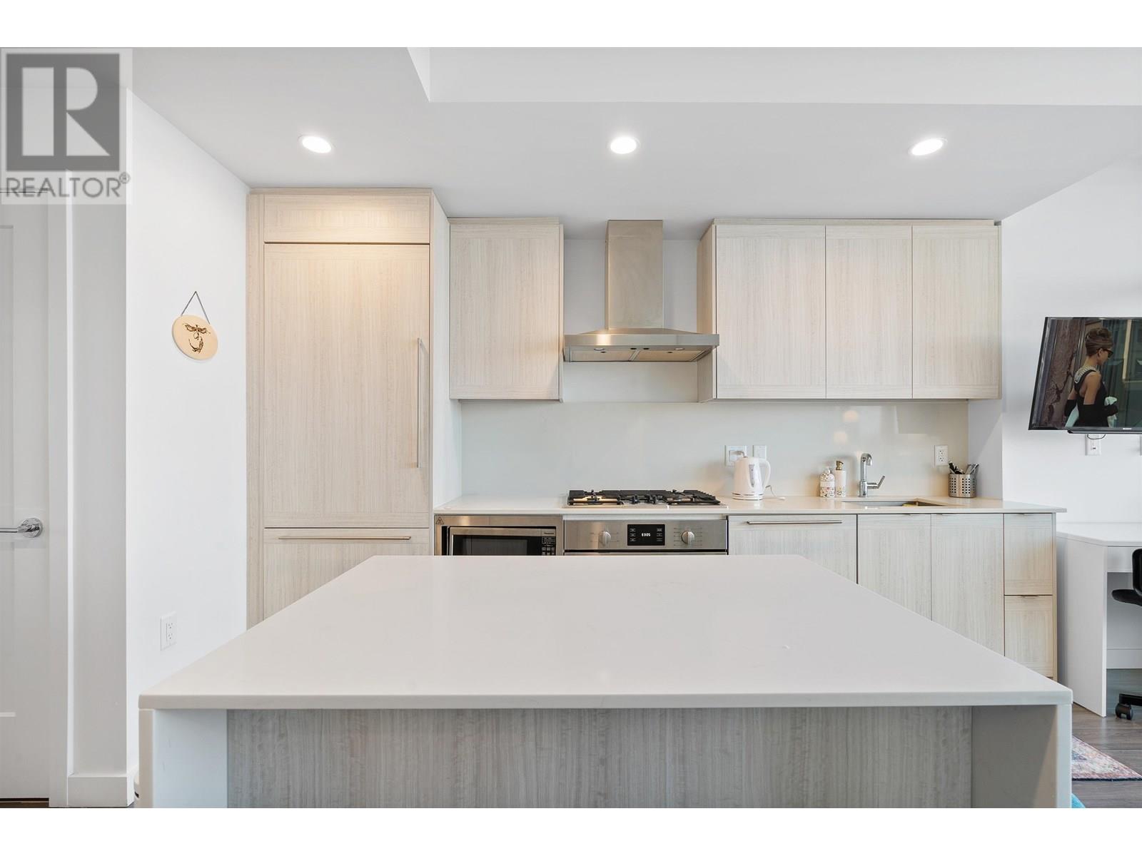 Listing Picture 9 of 22 : 2303 2351 BETA AVENUE, Burnaby / 本拿比 - 魯藝地產 Yvonne Lu Group - MLS Medallion Club Member