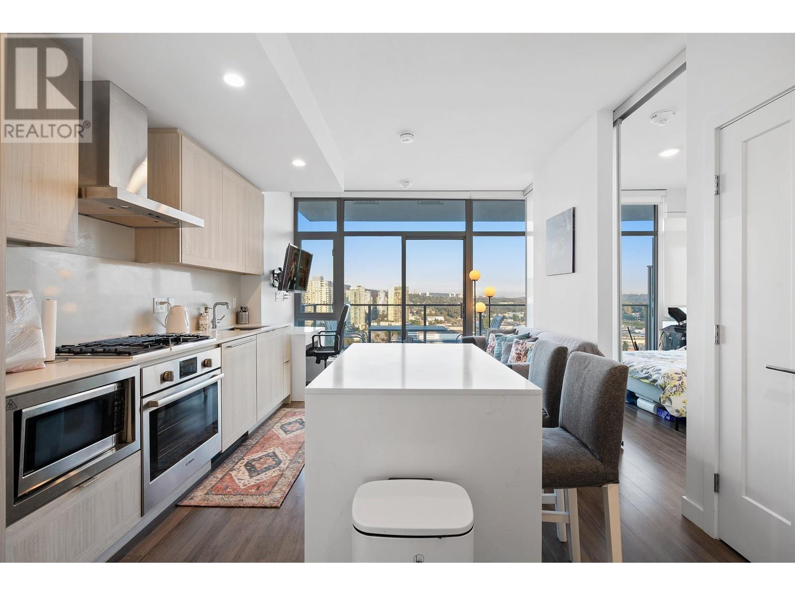 Listing Picture 7 of 22 : 2303 2351 BETA AVENUE, Burnaby / 本拿比 - 魯藝地產 Yvonne Lu Group - MLS Medallion Club Member