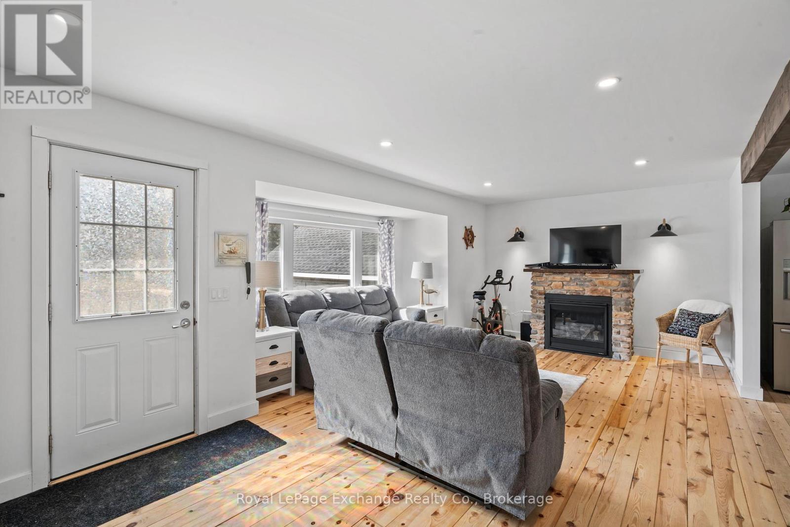 120 Seneca Street, Huron-Kinloss, Ontario  N2Z 2X3 - Photo 3 - X12033310