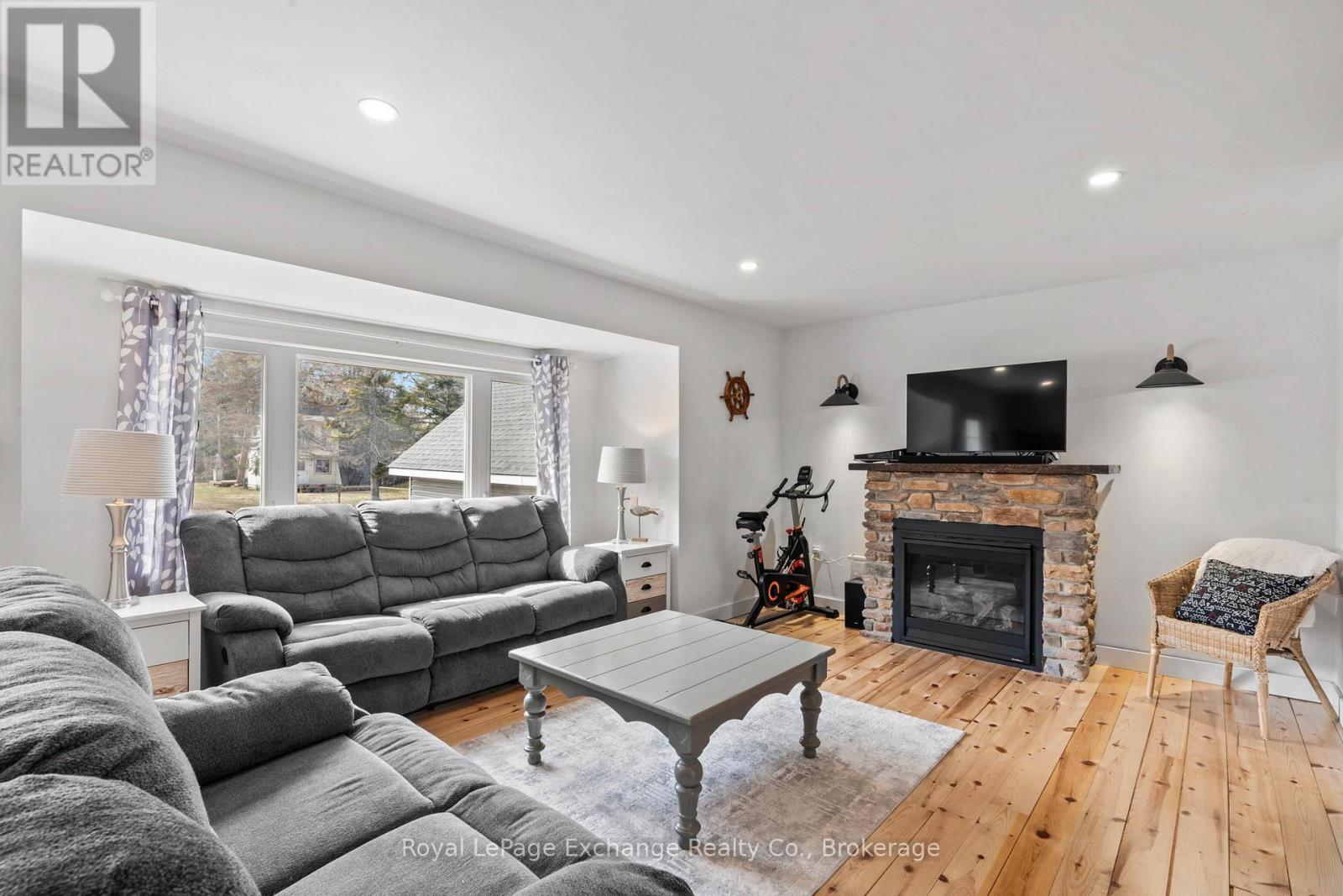 120 Seneca Street, Huron-Kinloss, Ontario  N2Z 2X3 - Photo 4 - X12033310