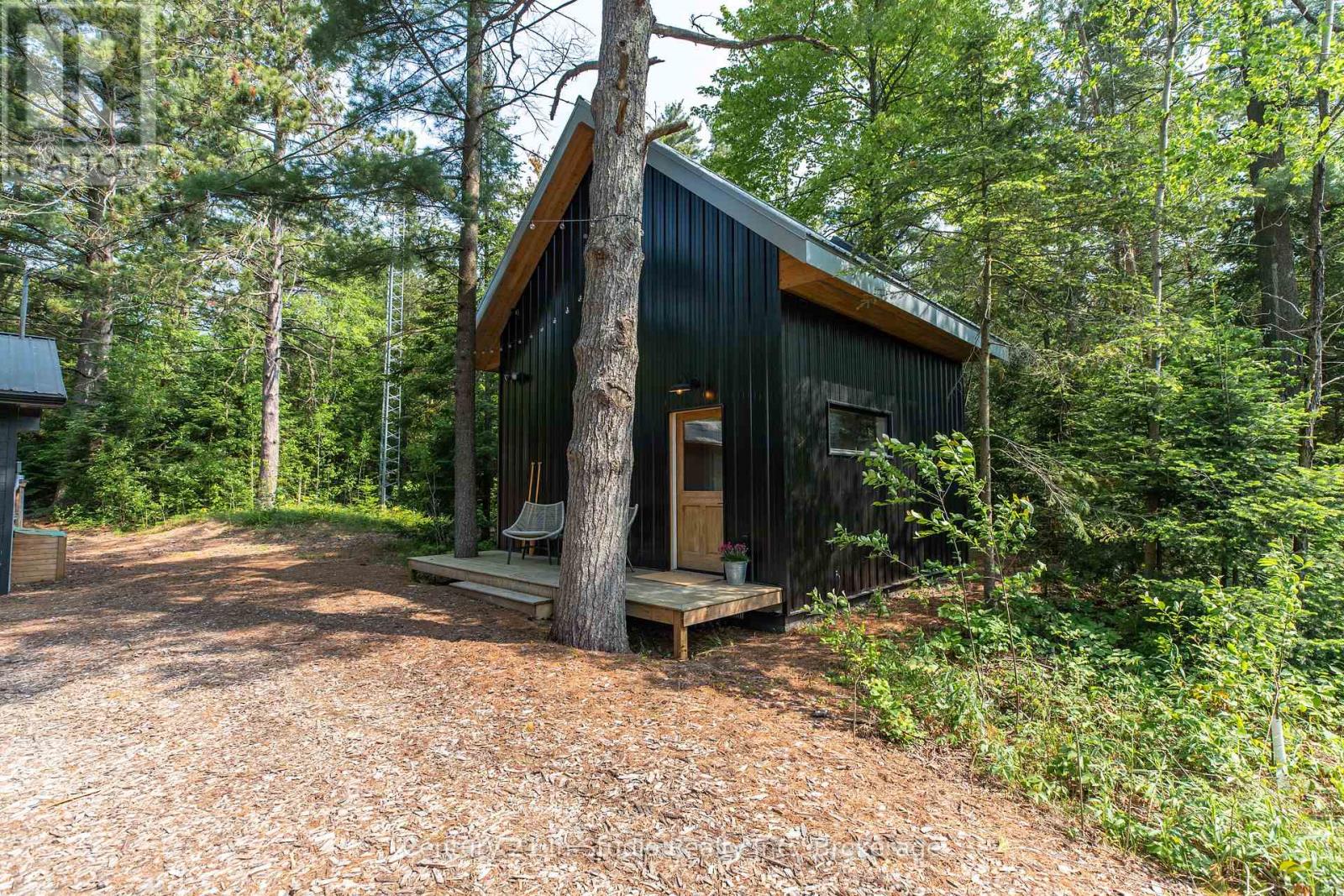 204 Ogimah Road, South Bruce Peninsula, Ontario  N0H 2T0 - Photo 2 - X12219694