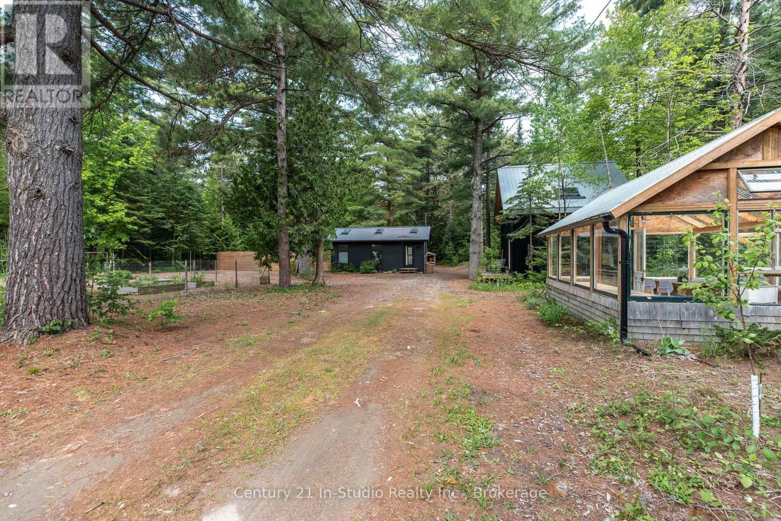 204 Ogimah Road, South Bruce Peninsula, Ontario  N0H 2T0 - Photo 4 - X12219694