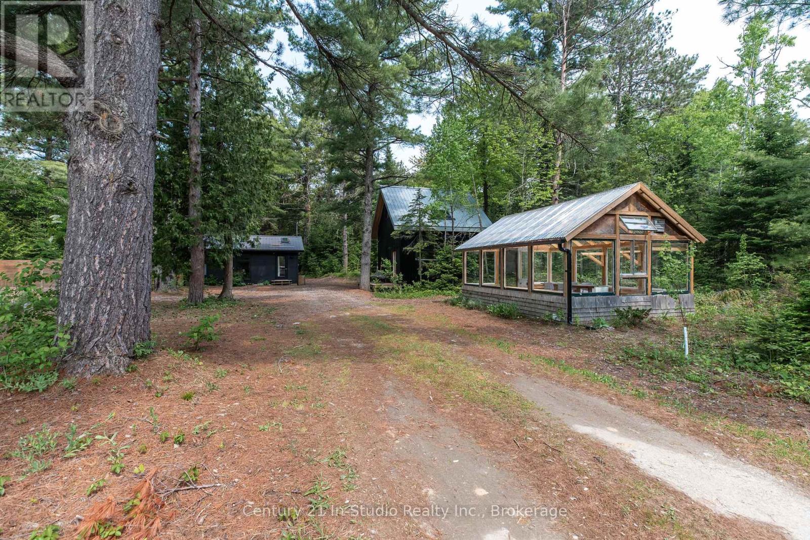204 Ogimah Road, South Bruce Peninsula, Ontario  N0H 2T0 - Photo 5 - X12219694