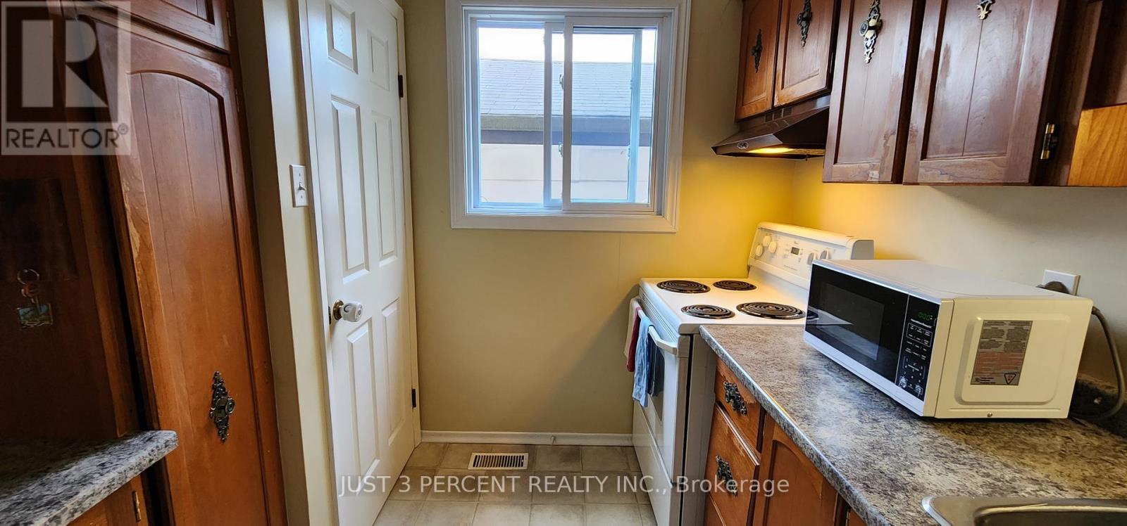 1087 St Paul's Street, Peterborough North, Ontario K9H 6J7 - Photo 16 - X12217146