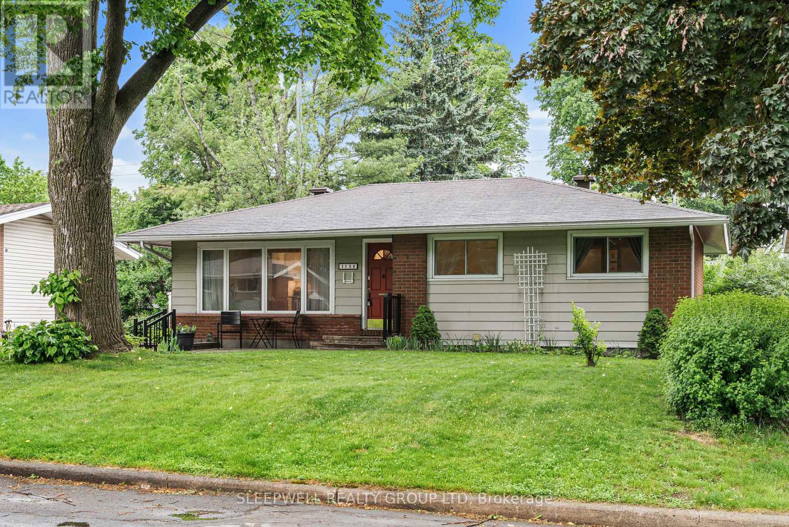 1156 Maybank Street, Ottawa, Ontario  K2C 2W6 - Photo 2 - X12212651