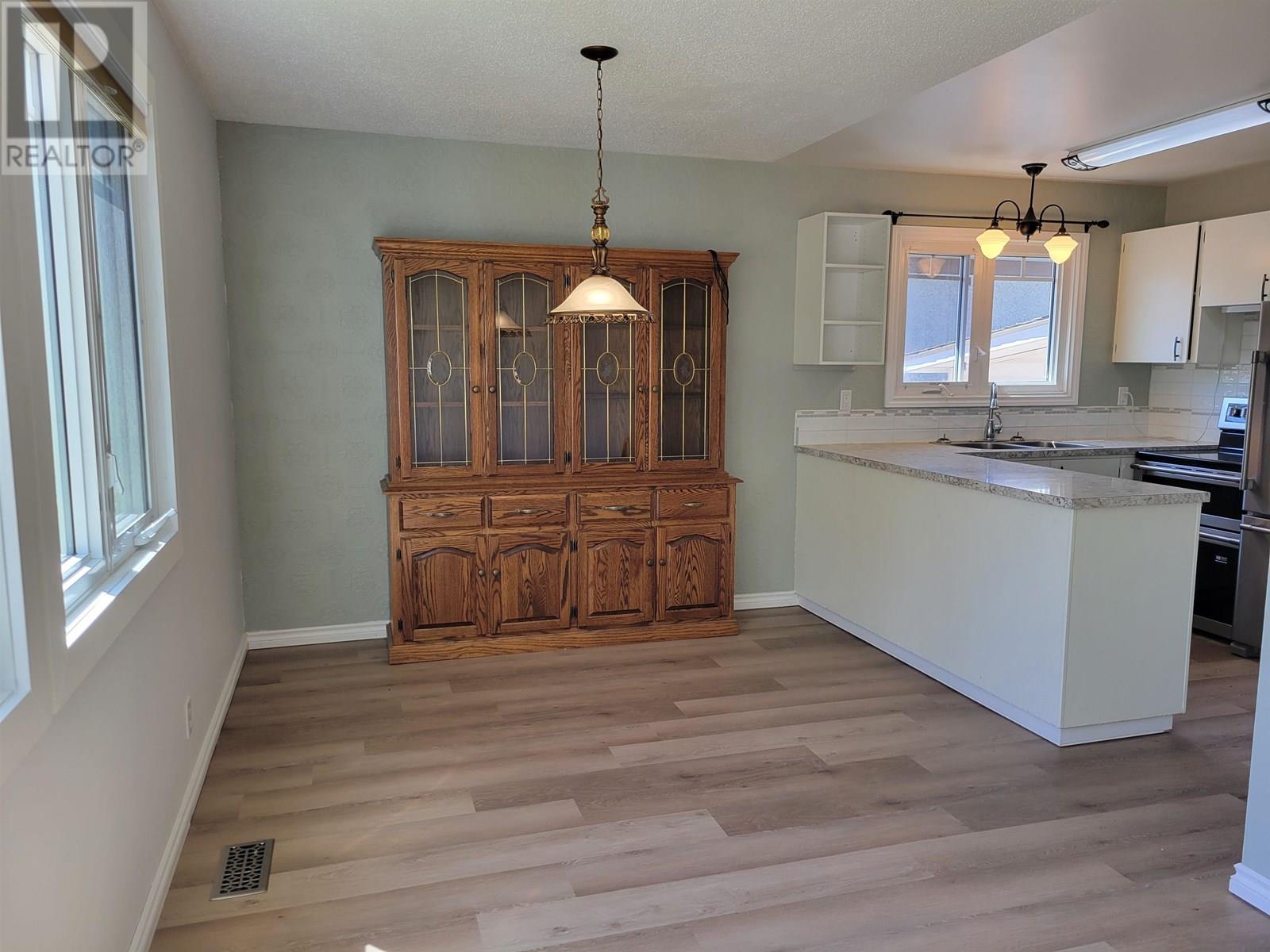 177 E 5th Street, Vanderhoof, British Columbia  V0J 3A0 - Photo 5 - R3014840