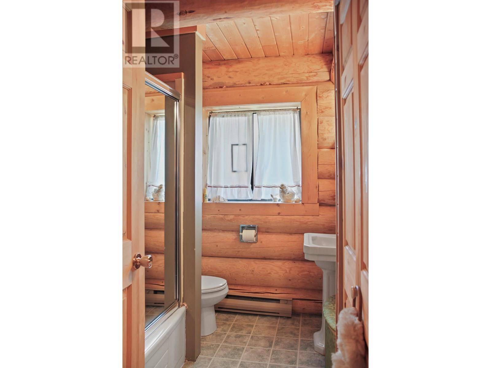 6437 Shore Court, Green Lake, British Columbia  V0K 2K2 - Photo 15 - R3015234