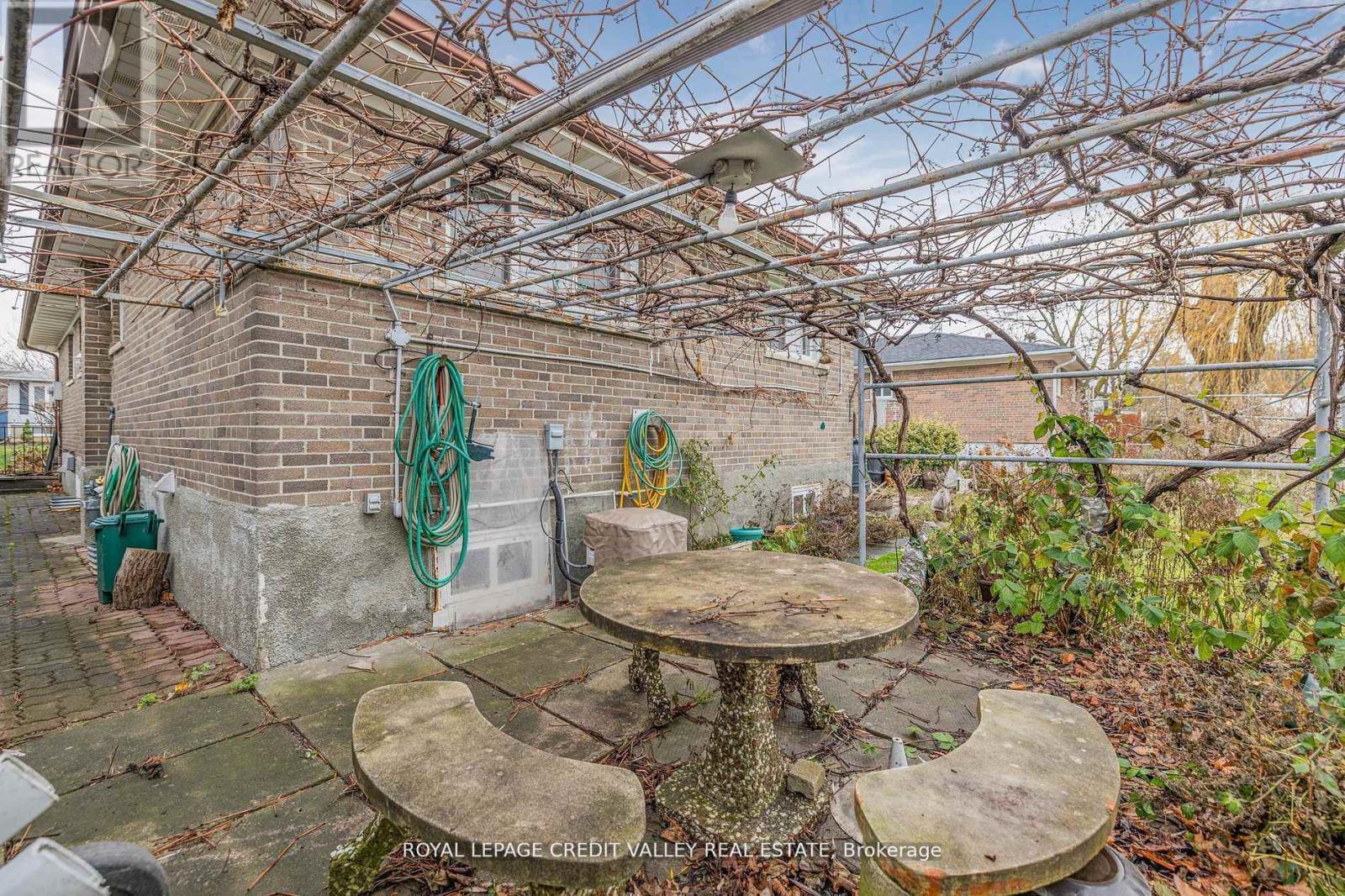 82 Terra Cotta Crescent, Brampton, Ontario  L6W 1C1 - Photo 42 - W12197812