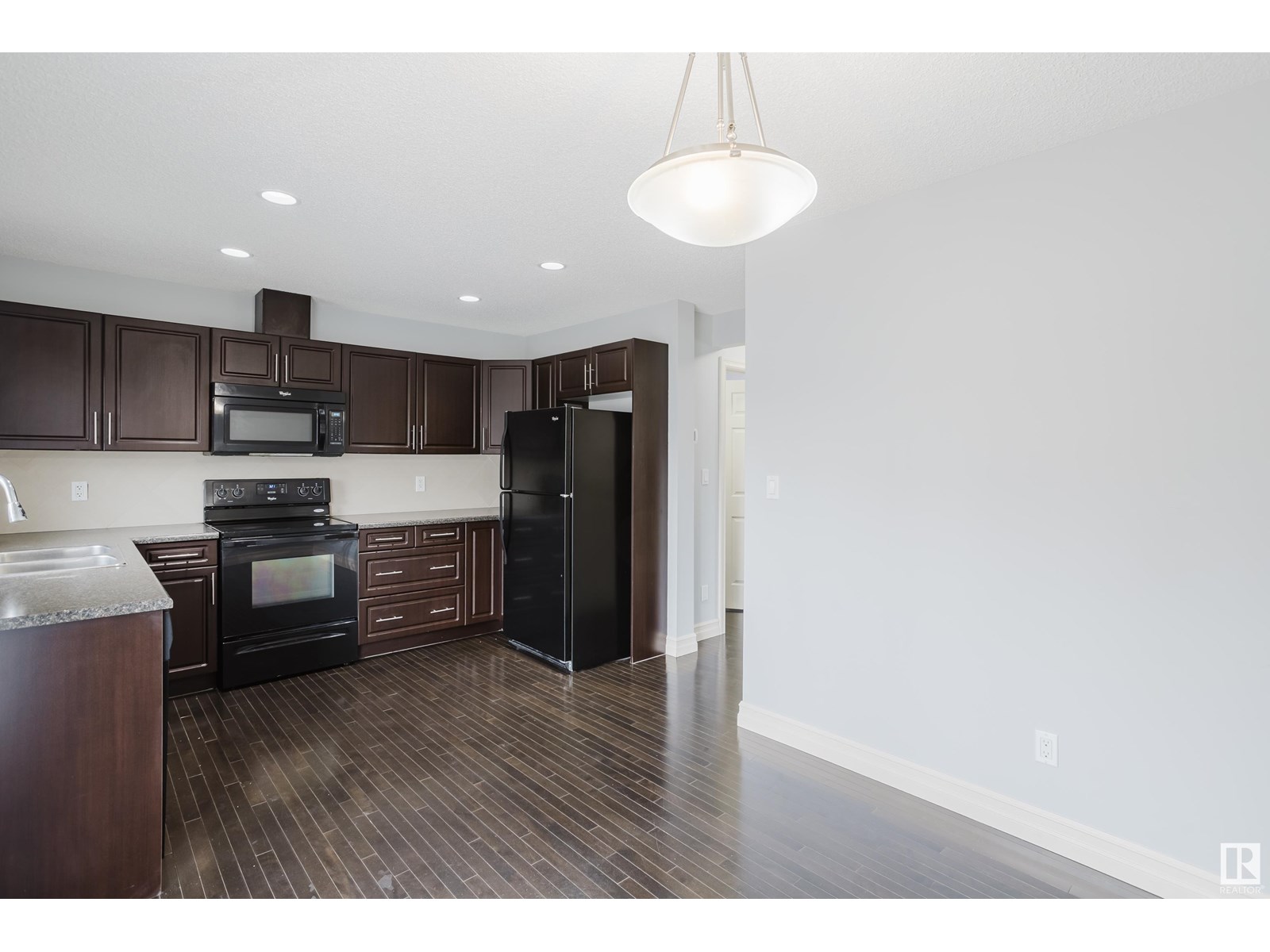 Property at #109 219 CHARLOTTE WY image 4