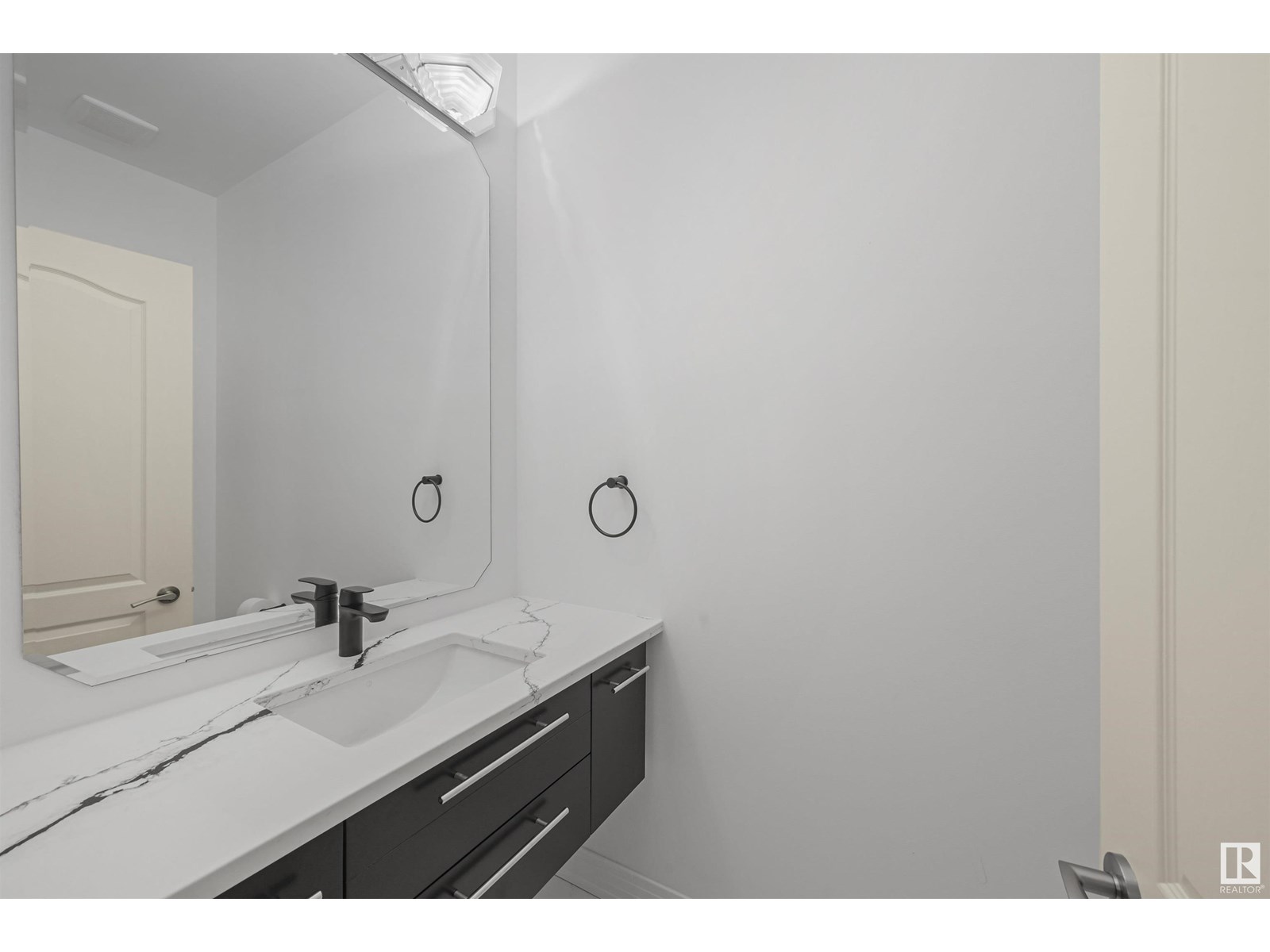 Property at 319 FERRIS WY NW image 4