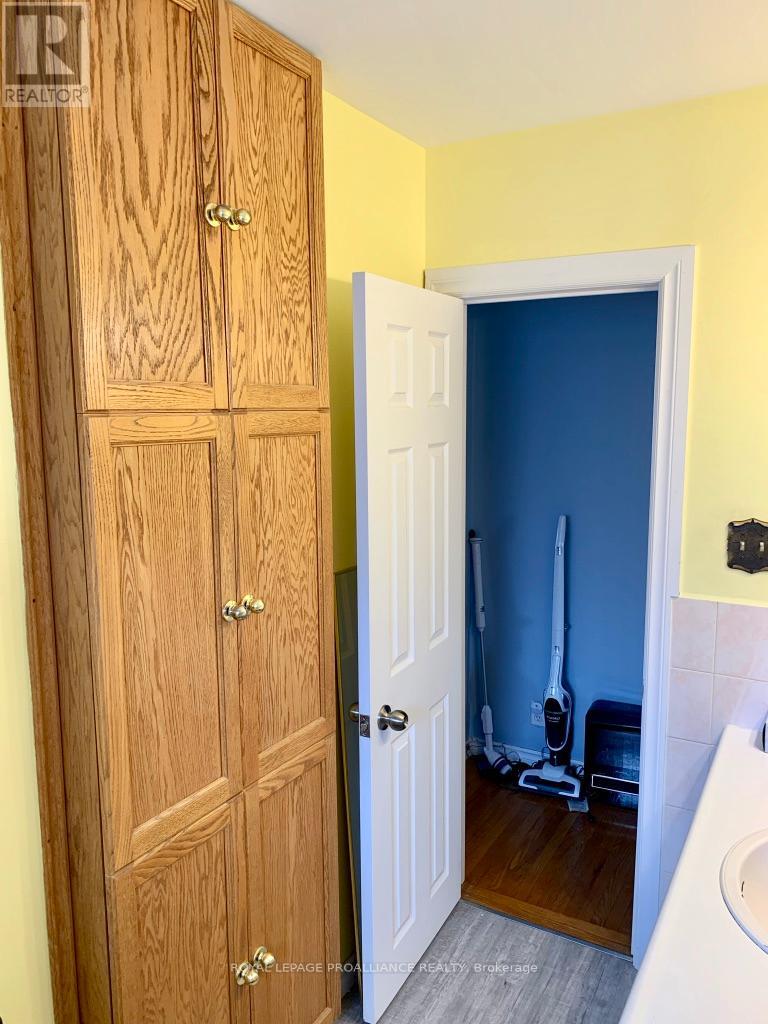 9 Elizabeth Avenue, Quinte West, Ontario  K8V 2P8 - Photo 12 - X12216439