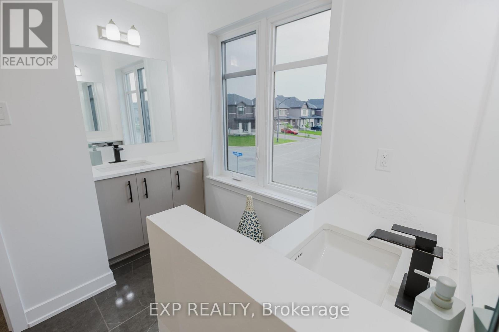 900 Duxbury Lane, Ottawa, Ontario  K4M 0M3 - Photo 39 - X12219797