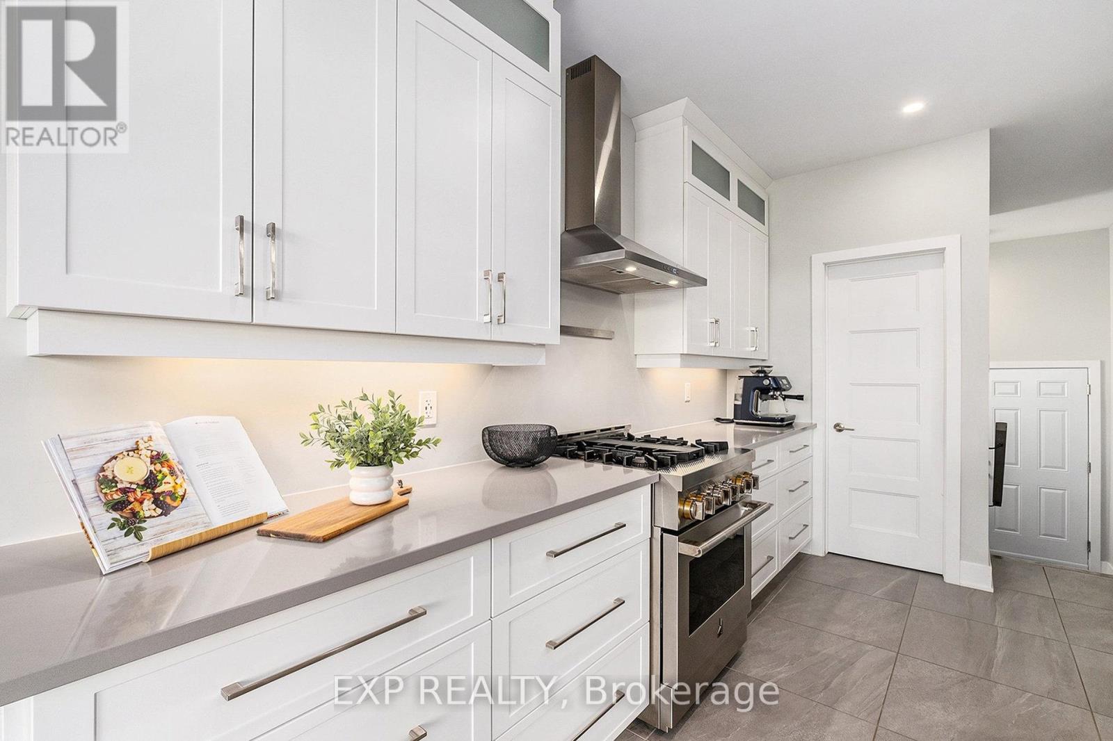 400 Central Park Boulevard, Russell, Ontario  K4R 0C6 - Photo 11 - X12219854