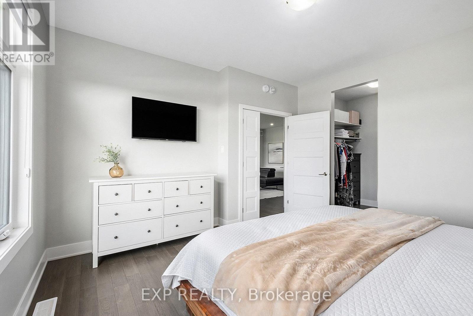 400 Central Park Boulevard, Russell, Ontario  K4R 0C6 - Photo 13 - X12219854