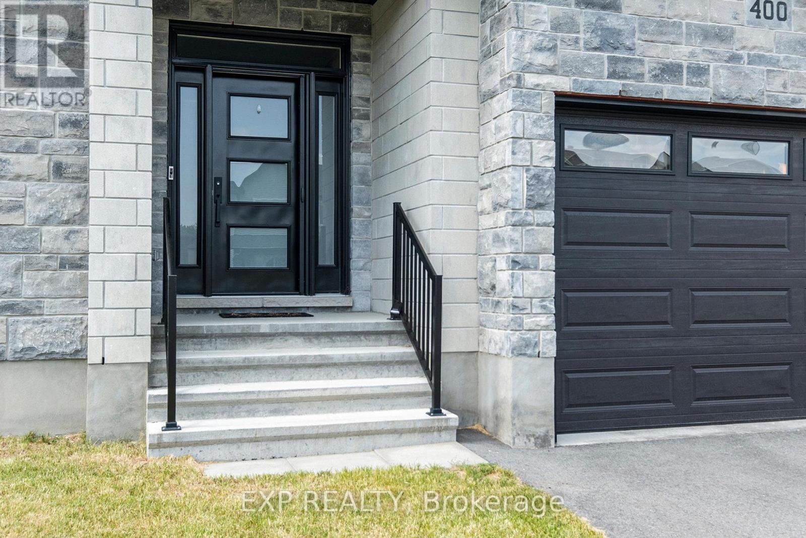 400 Central Park Boulevard, Russell, Ontario  K4R 0C6 - Photo 3 - X12219854