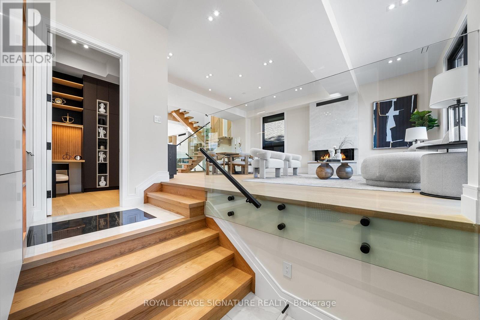 Property at 551 BROADWAY AVENUE image 4