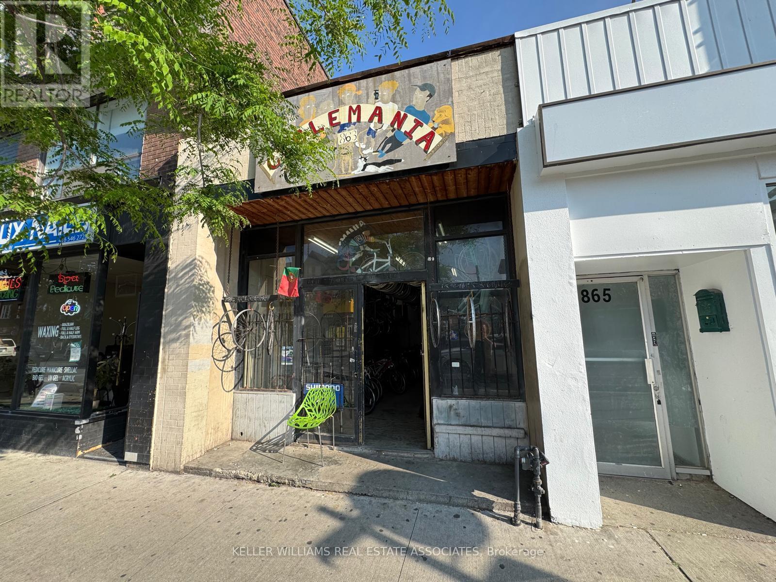 863 BLOOR STREET W, Toronto, Ontario