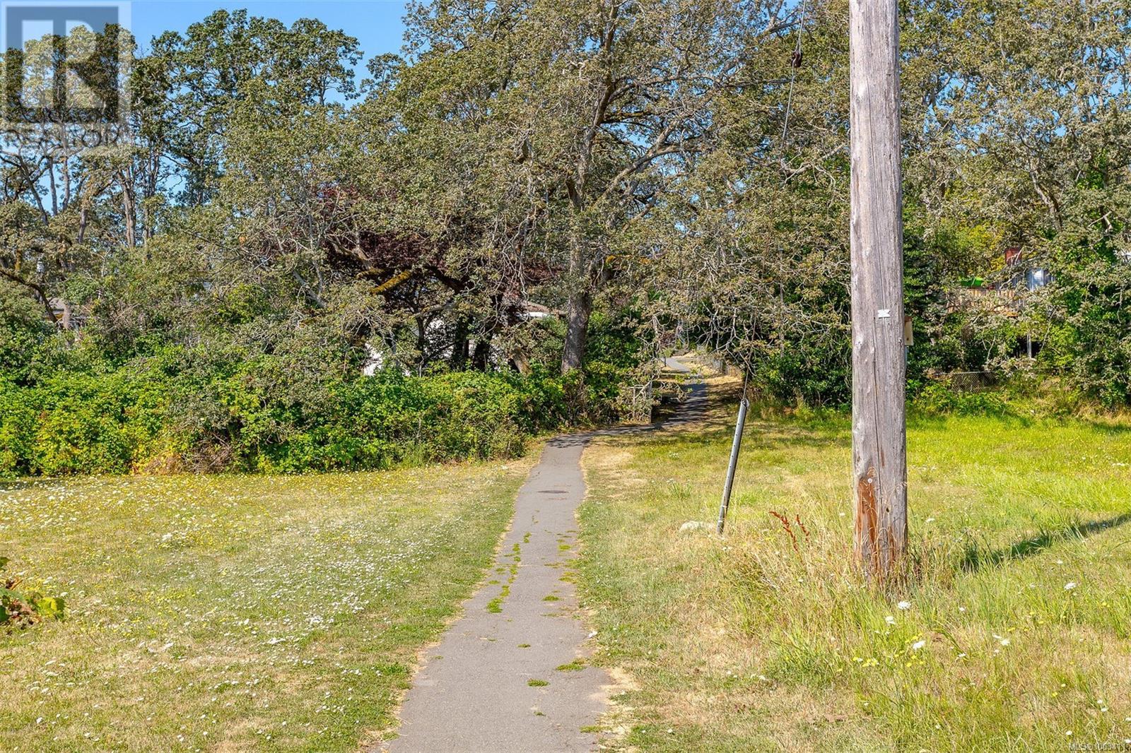 3494 Cedar Hill Rd, Saanich, British Columbia  V8P 3Z1 - Photo 15 - 1003411