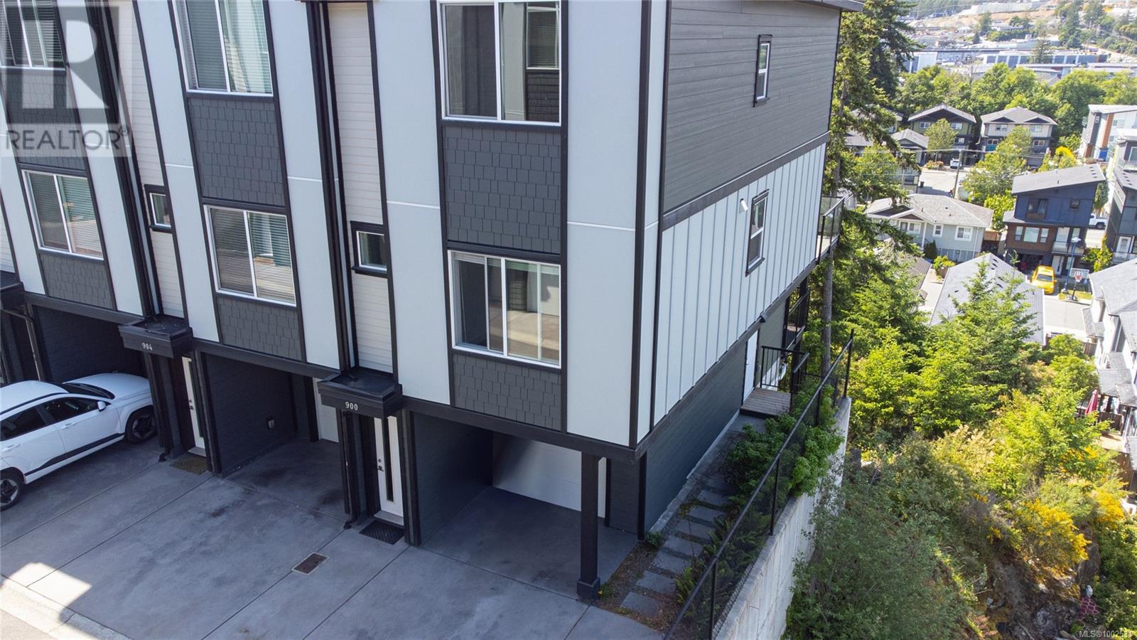 Property at 900 Turnstone Ridge image 1