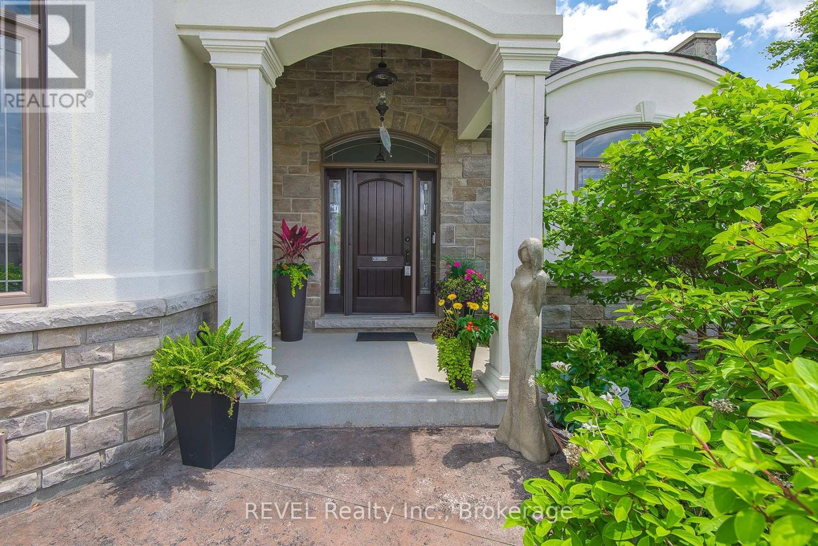 Property at 60 MACKENZIE KING AVENUE image 4