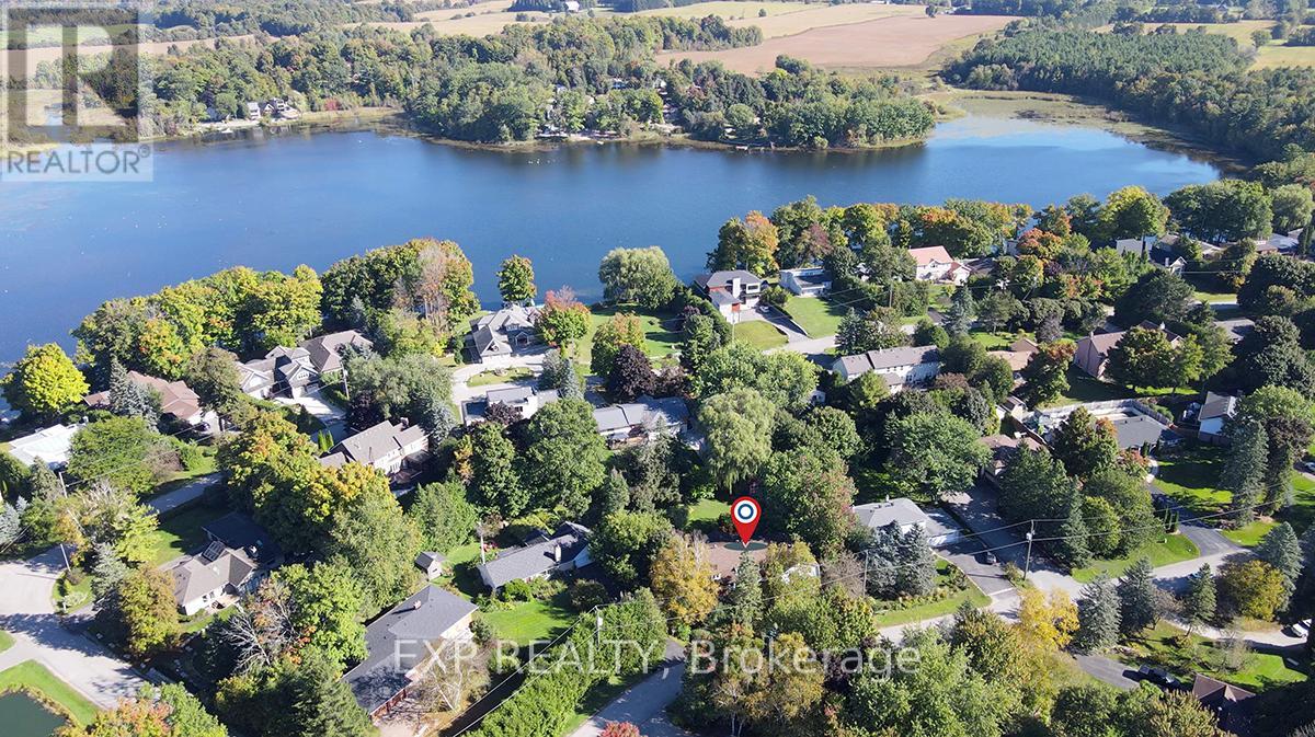10 CONNAUGHT AVENUE, Whitchurch-Stouffville, Ontario