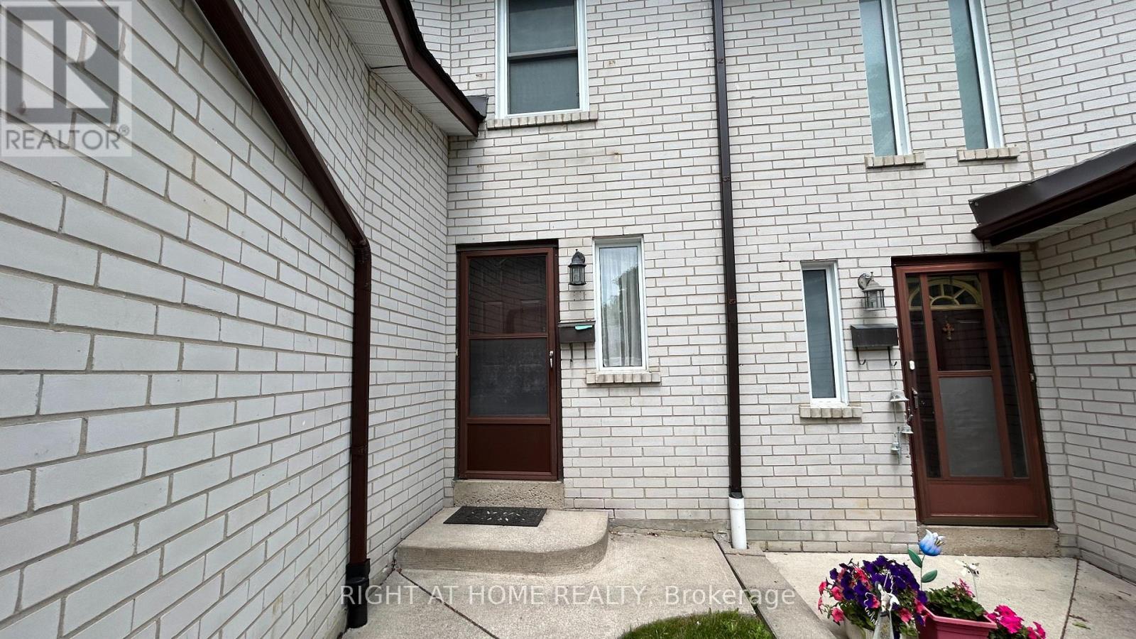 Property at 327 - 26 NILES WAY image 2