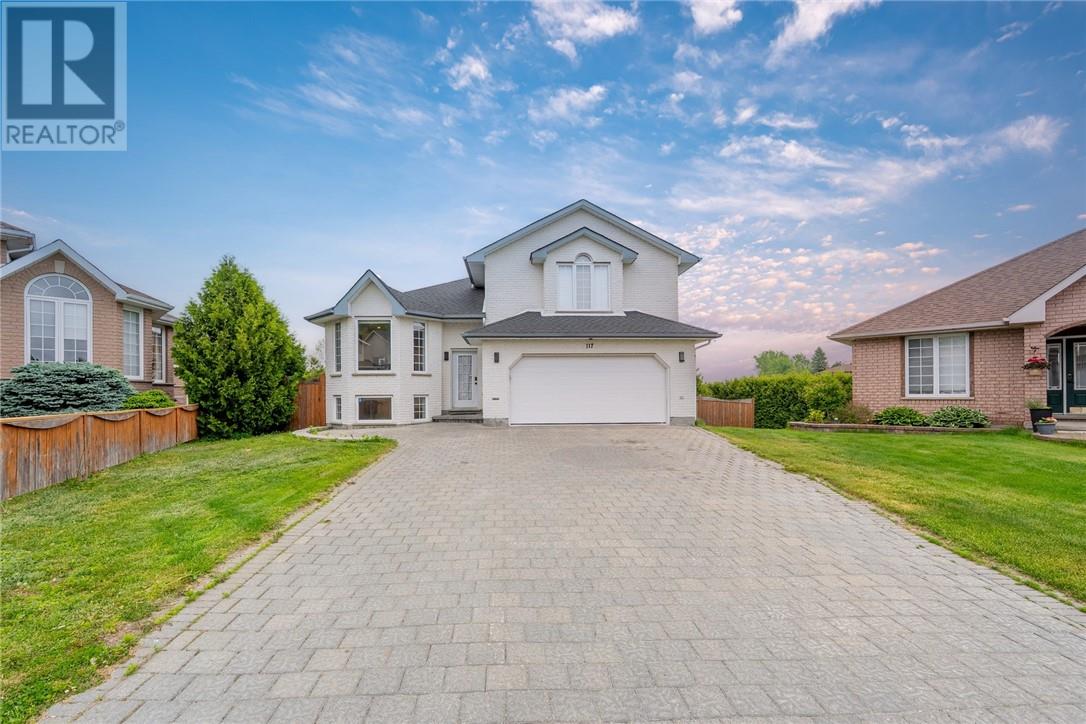 Property at 117 Gardenvale Court image 2