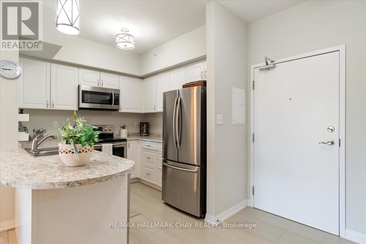 404 - 295 Cundles Road E, Barrie, Ontario  L4M 0K8 - Photo 11 - S12219561