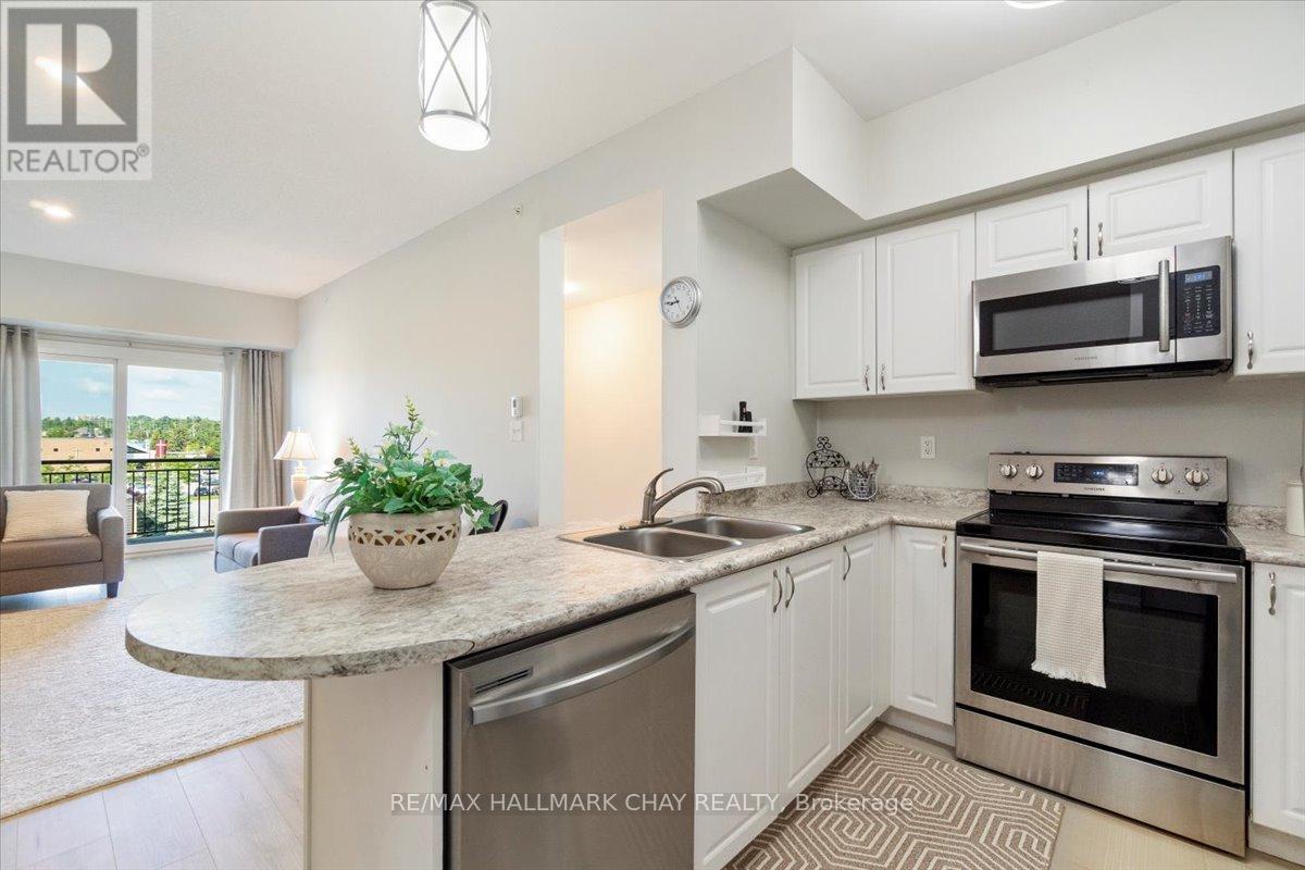 404 - 295 Cundles Road E, Barrie, Ontario  L4M 0K8 - Photo 13 - S12219561