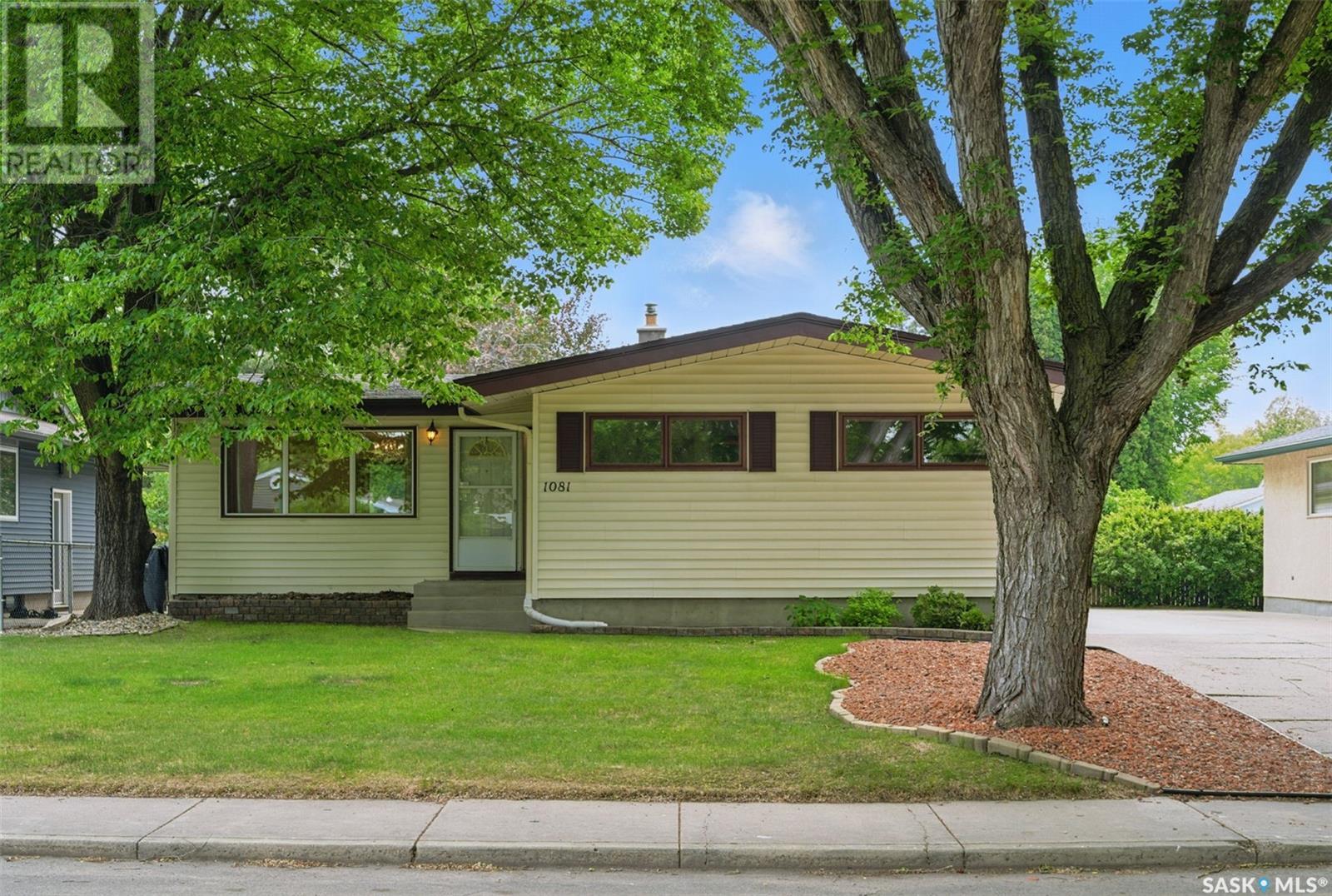 1081 East CENTRE, Saskatoon, Saskatchewan