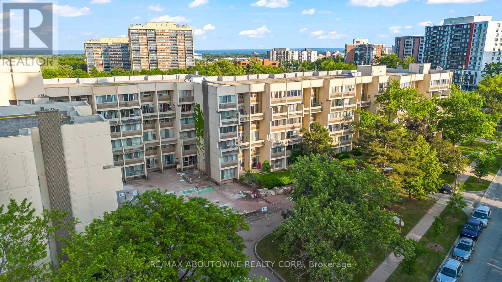 523 - 1300 MARLBOROUGH COURT, Oakville, Ontario